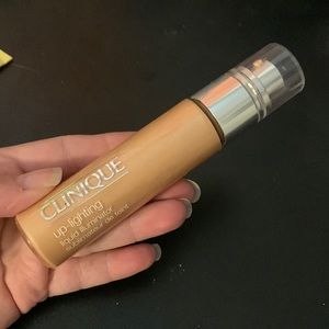 Clinique Up-lighting liquid illuminator in 01 Natural